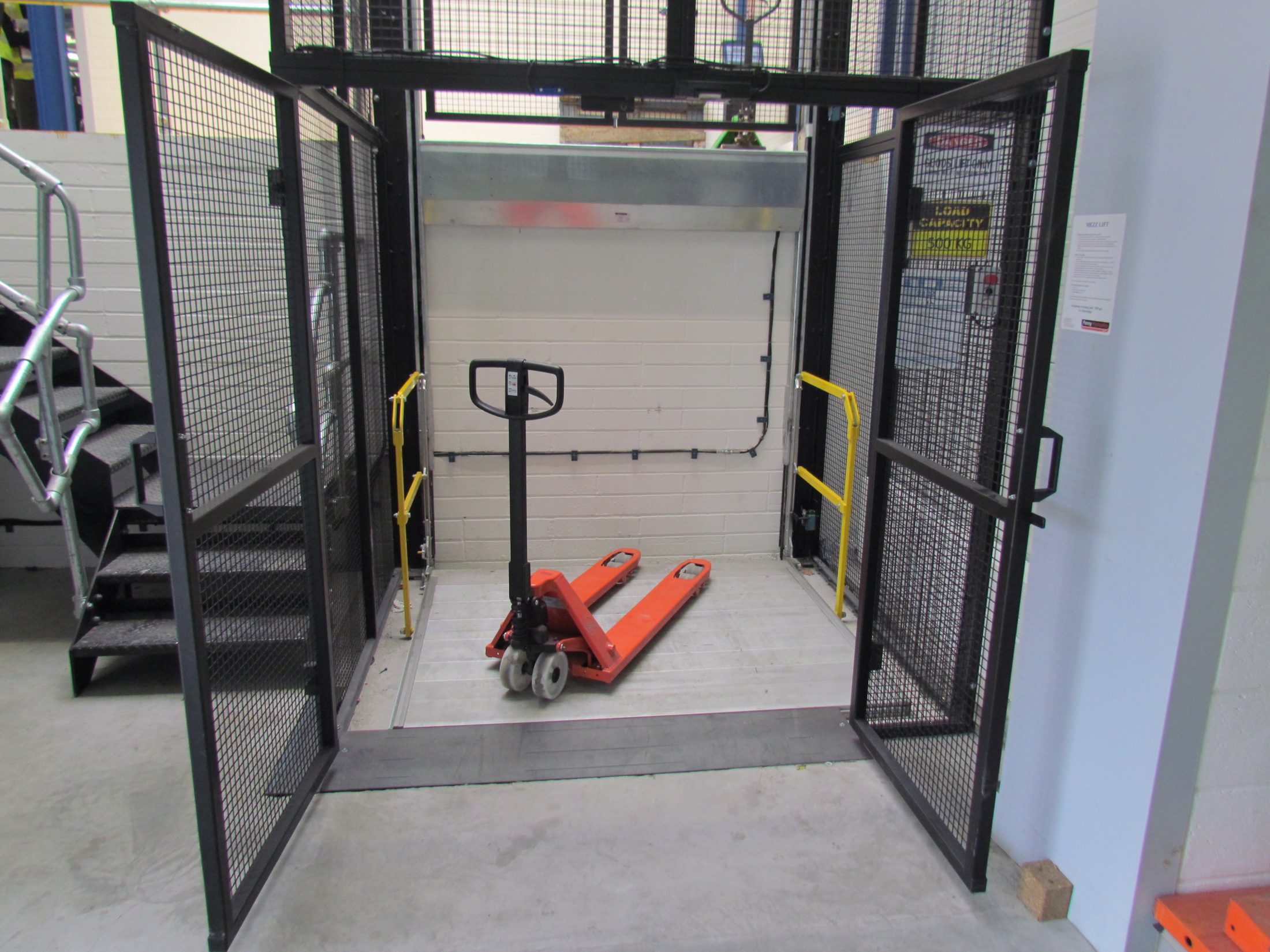 Complete Guide To Loading Bay Lifts - Penny Hydraulics